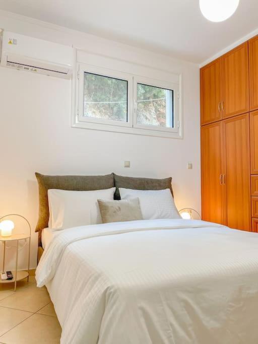 Afroditi'S Apartment Superb View Gythio Bagian luar foto