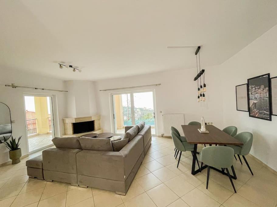 Afroditi'S Apartment Superb View Gythio Bagian luar foto